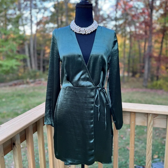 DRESS wrap IN HIGH SHINE SATIN-GREEN‎ size S mini dress - Picture 1 of 7